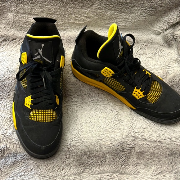 Air Jordan 4 Retro “thunder” sneakers 2012 size 10 - Picture 3 of 12